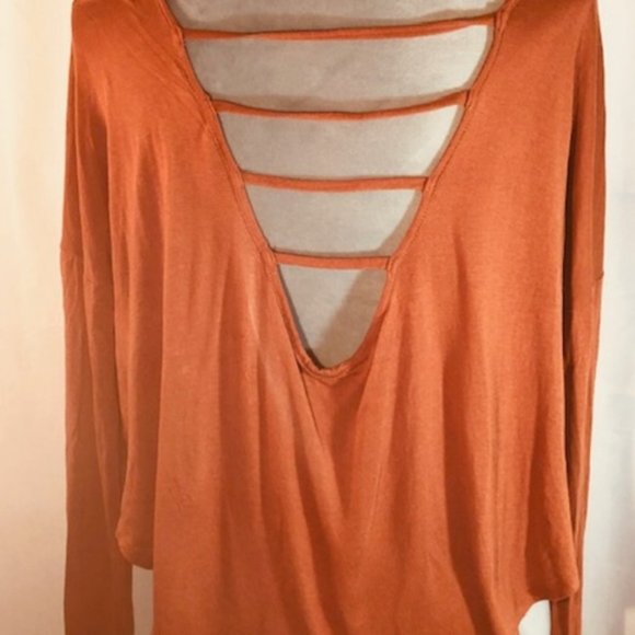 LUSH SELF Long Sleeve Asymmetrical Cut Top - Picture 2 of 8